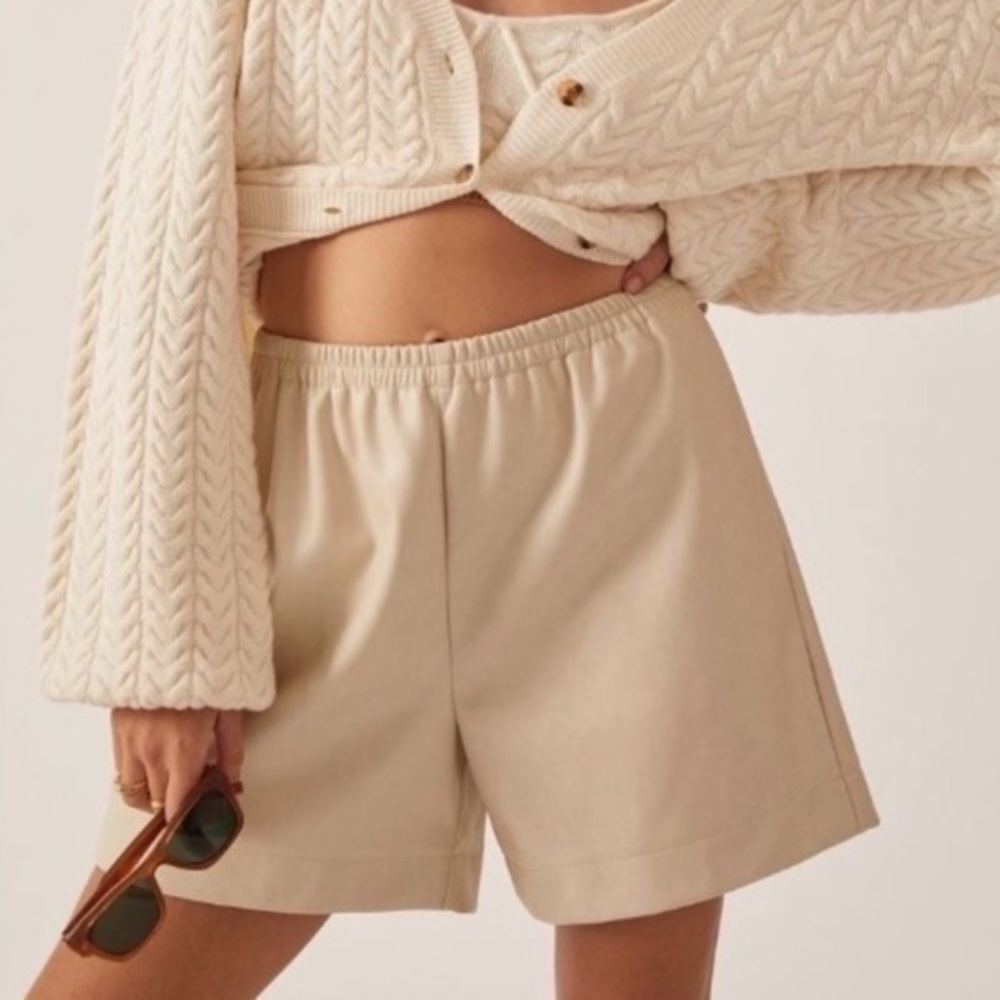 Anthropologie Avec Les Filles faux vegan leather high rise pull on shorts M